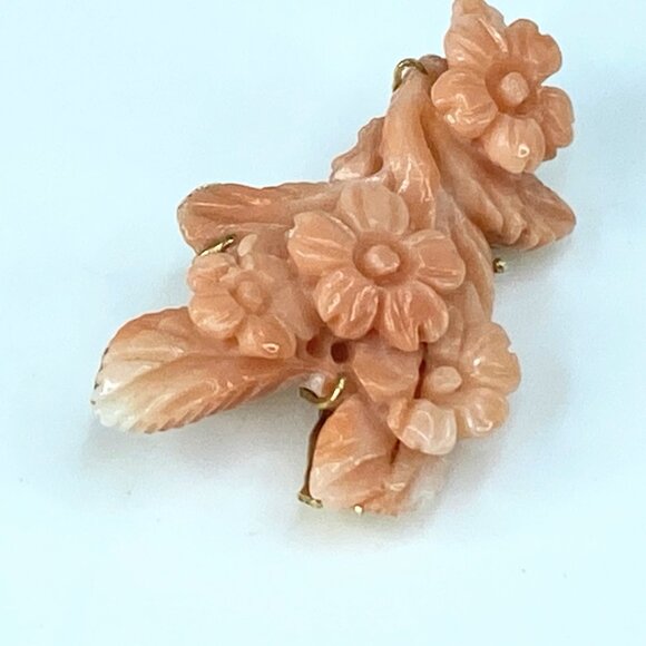 JR8581 Vintage carved natural color coral flower brooch 14K gold 45x24mm 8.6g - Picture 3 of 7